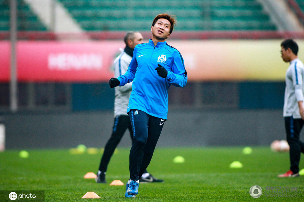 富力备战:扎哈维铆足了劲 主帅为何抱头?