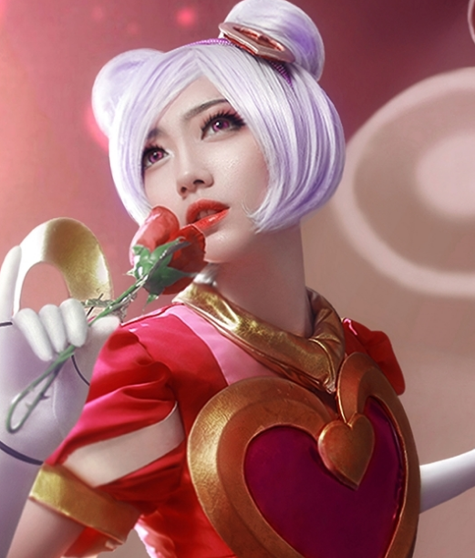 英雄联盟情人节发条cosplay还原度很高coser