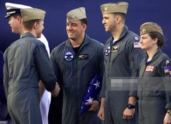 沙恩·奥斯本,王伟,飞行员,侦察机,英雄,美国