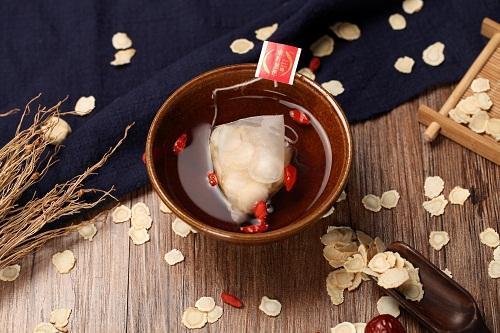 叶提取物 能抑制尿酸生成的复方中药:蜂胶泽苓软胶囊,复方肿节风颗粒