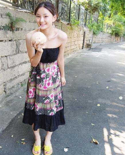 还记得《红苹果乐园》的萧晴吗?当初嫌她丑,如今美到不敢认!