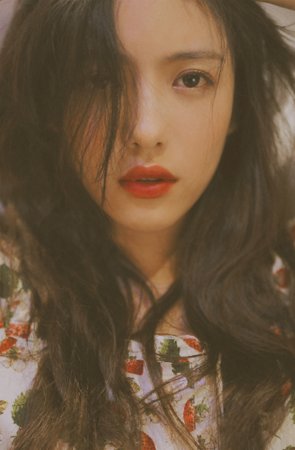 还记得《柒个我》的女主白欣欣吗?如今穿复古草莓装,性感又撩人