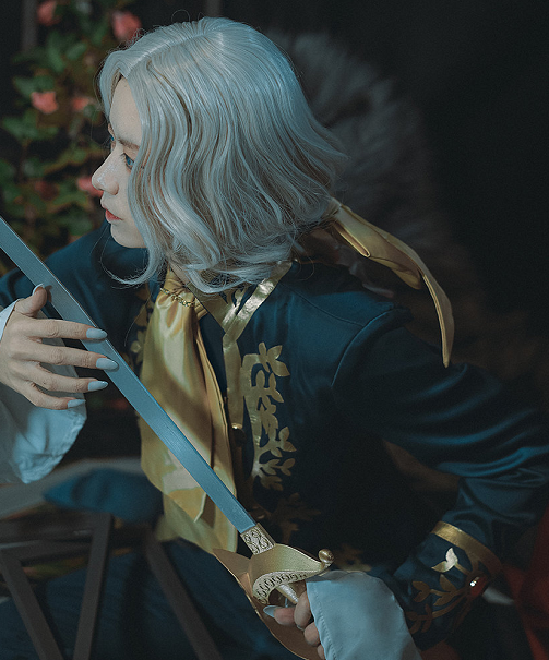 《第五人格》摄影师约瑟夫cosplay,气质非凡的cos小姐姐