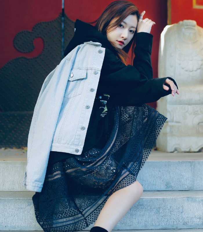 余玥时尚街拍,时髦个性,举手投足尽显自由格调