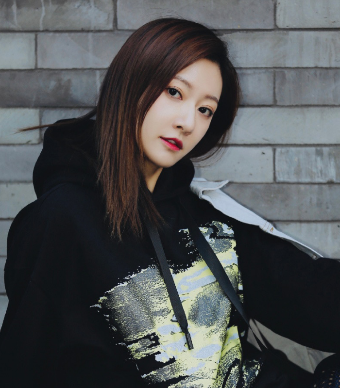 余玥时尚街拍,时髦个性,举手投足尽显自由格调