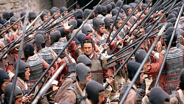 古代没有音响,将军怎样给几万人发话的?里面其实"大有玄机"