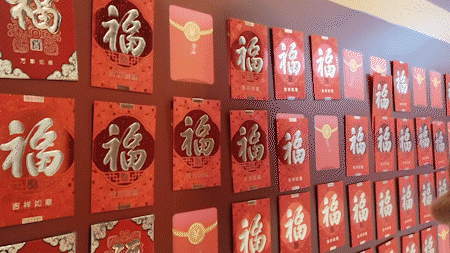 集齐门派内所有英雄签名,即可前往一楼红包墙抽取你的神秘现金大奖啦