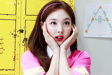 同时亲过鹿晗和吴亦凡的萌吐血小萝莉,如今长成这样了