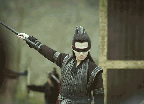 《庆余年》中五竹叔十分熟悉,看到他的现代装,才明白原因