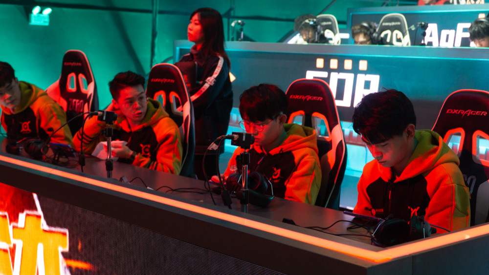 和平精英职业联赛赛场直击比赛日渐激烈4am战队蝉联榜首