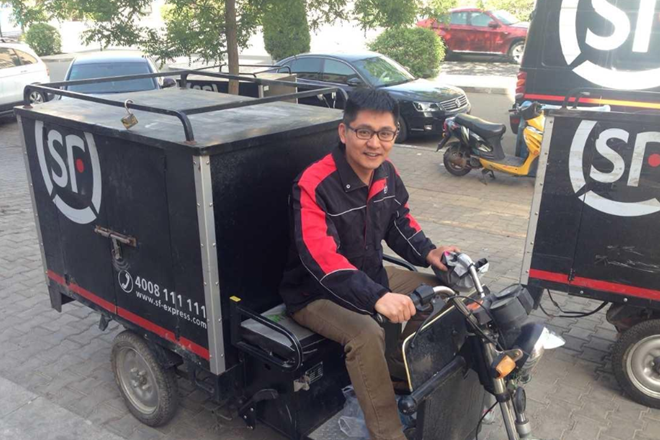 上海希伊艾斯快递,2012年7月,当时红楼集团的董事长朱宝良选择了接盘