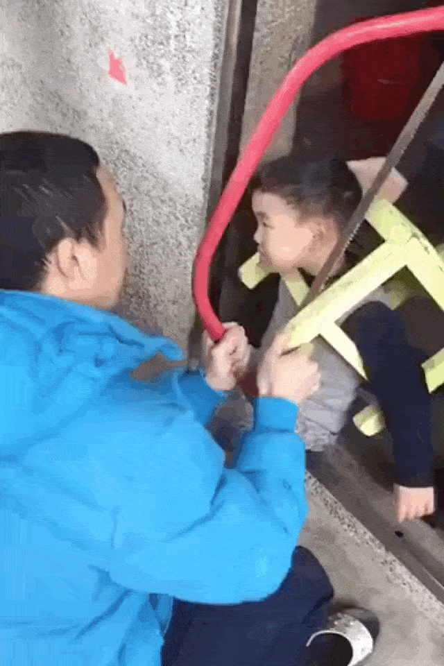 幽默搞笑动图:阿姨,求你放过我吧_腾讯新闻