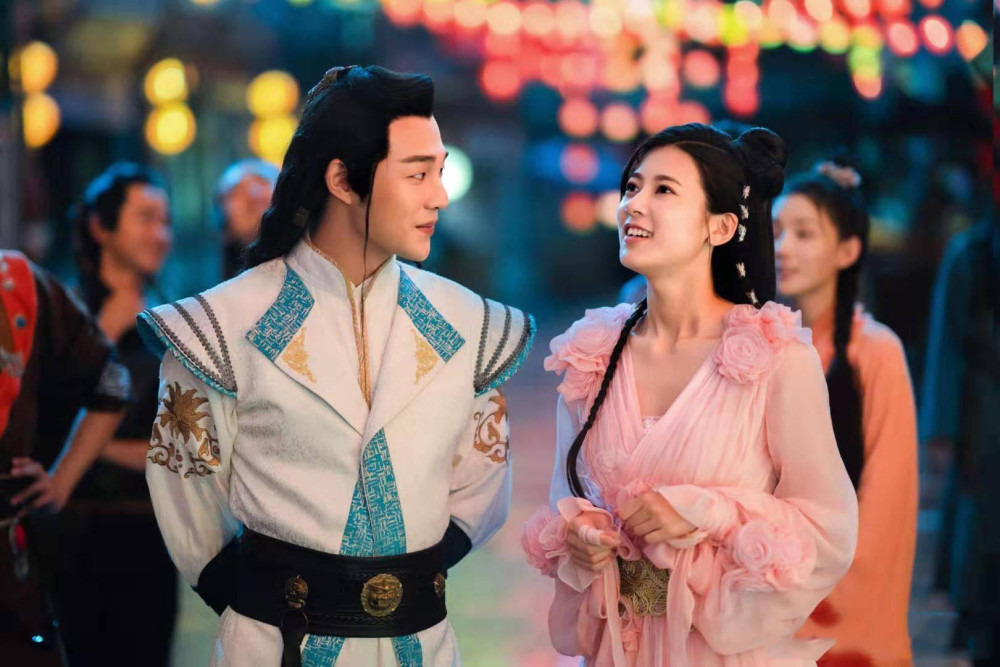 《一夜新娘》成甜宠剧黑马,赵昭仪饰花溶,吻戏像热恋中的情侣