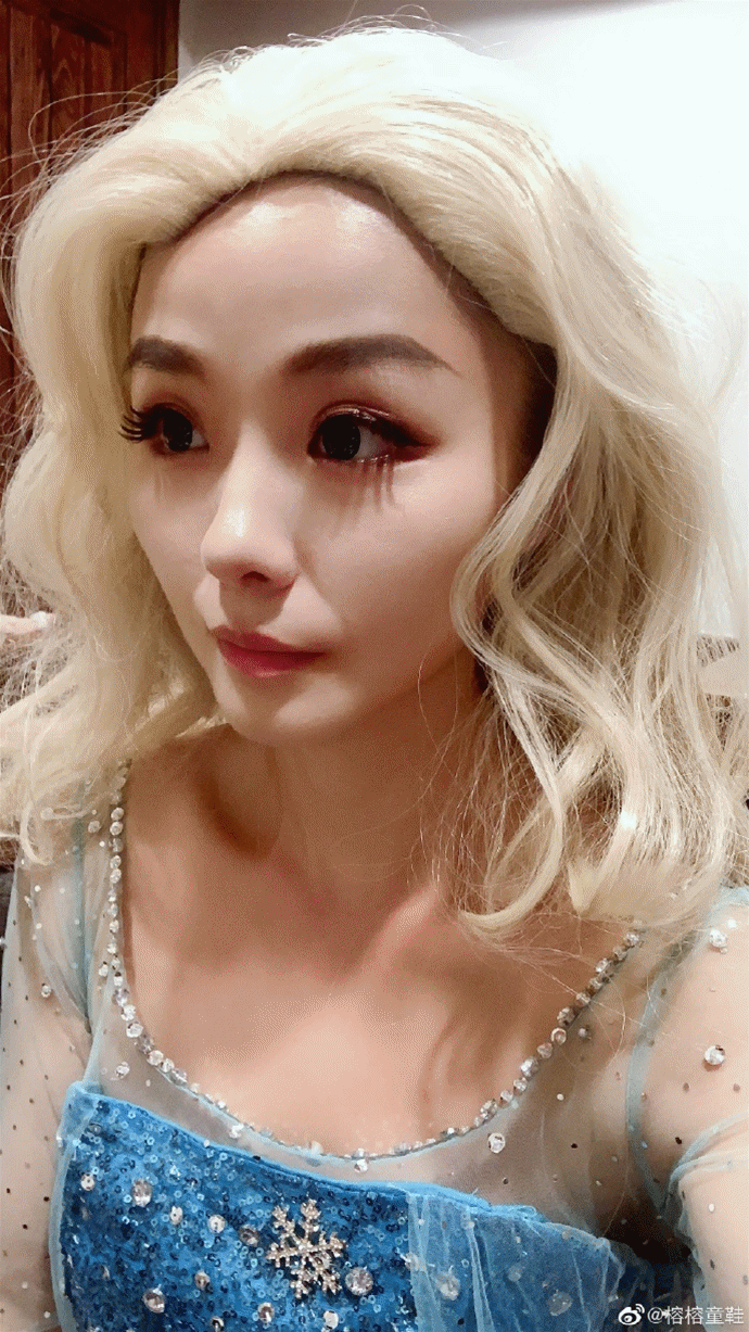 还记得《爱情公寓》曾小贤上司lisa榕吗?