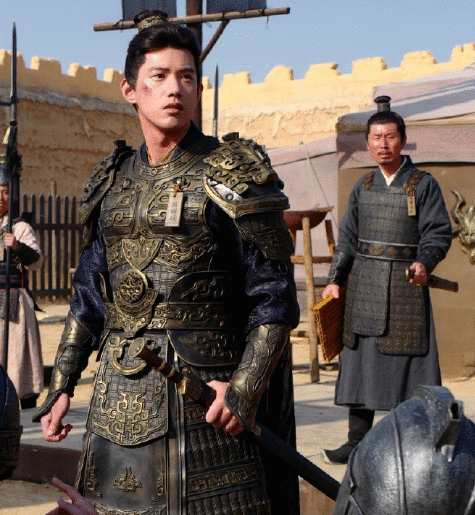 还记得《铠甲勇士》炎龙侠吗?如今穿上古装铠甲,帅到不敢认!