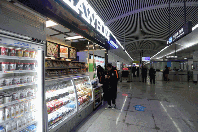 迷你版地铁站里开超市啦