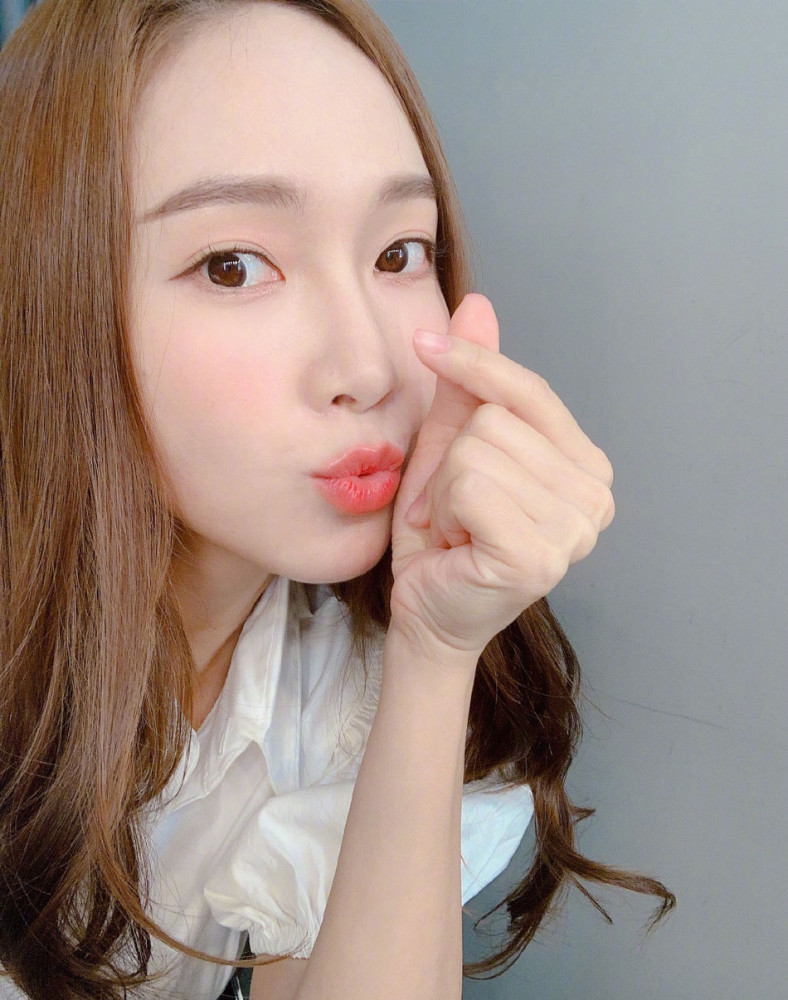 郑秀妍精美写真,气质可爱,甜美十足