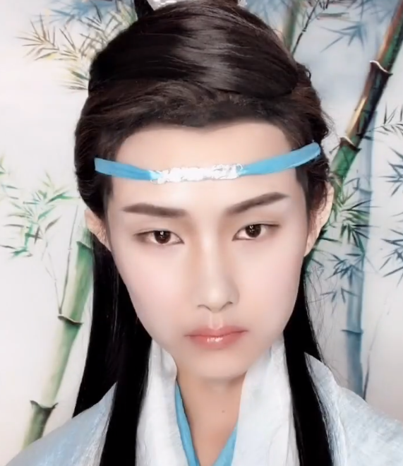 老阿姨画"蓝忘机"仿妆,开始:坐等看笑话,最后:大佬收徒吗?