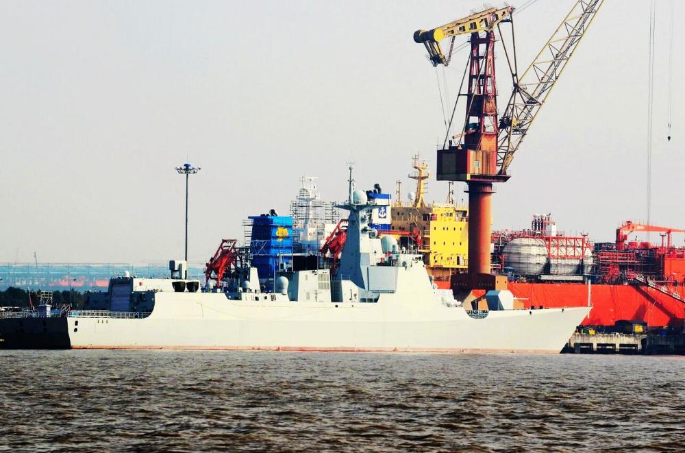 中国船厂1年下水驱逐舰创造世界纪录!印度人:200年以来前所未有