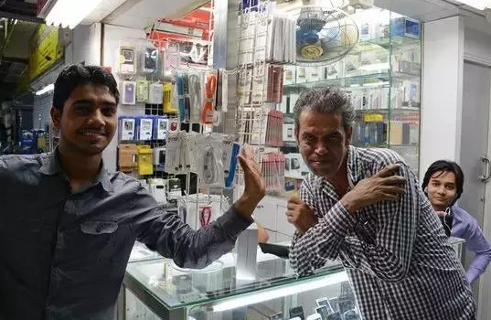 印度人扎堆的重庆大厦到底有多危险?外国人将这里当探险圣地