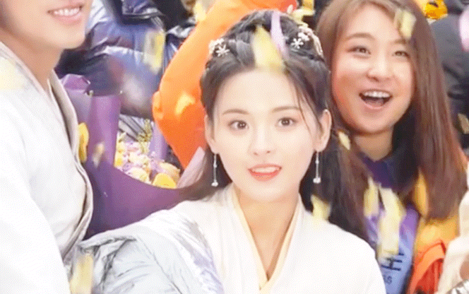 张艺凡|都说张艺凡会成为下一个杨超越，除了爱哭，其他的差远了