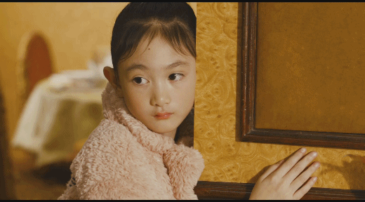 8岁奥莉写真照曝光,褪去稚气美出新高度,越看越像赵丽颖