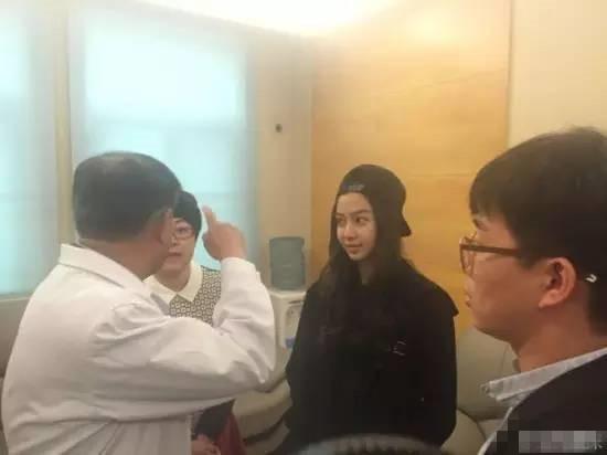 明星否认整容有高招，范爷ab做鉴定，不如谢娜一条微博有说服力