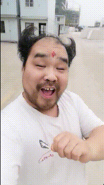 搞笑gif:这得是多高的情商,不管谁来都备有面子