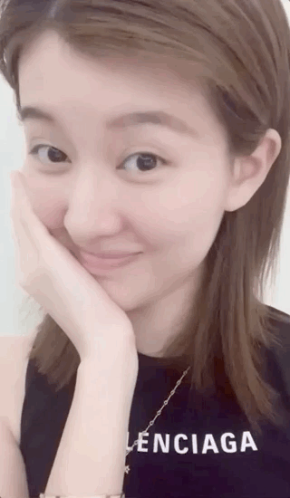 乔欣|乔欣象山拍戏被毒蚊子攻击，脚踝肿胀离谱，一按一个坑太夸张