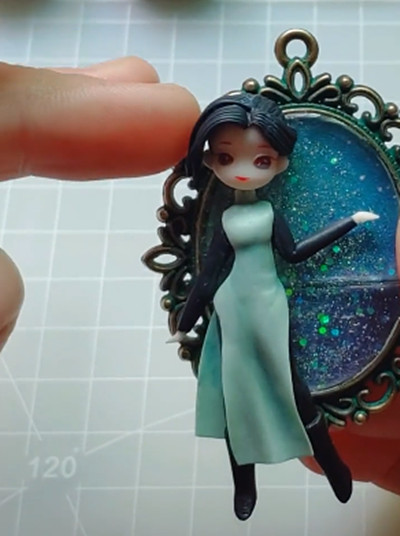 女孩用粘土制作"梅花十三",开始不咋期待,看到成品:血压飙升