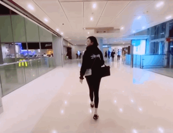 奚梦瑶产后全身首曝光，双腿变粗发福不少，走路蹦蹦跳跳很少女（组图） - 6