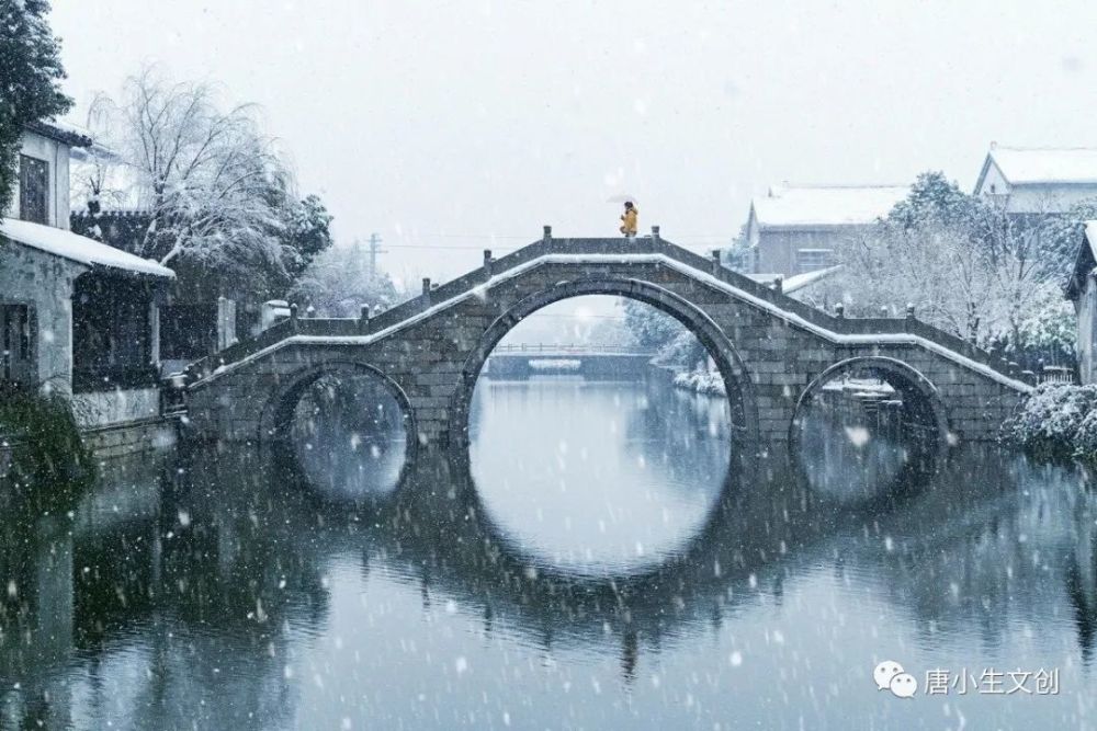 作為南方人的小生,能見冬日飄雪,自然是欣喜萬分.