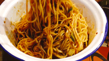 早餐在心中列舉了一串學校門口的擔擔餃烤餌塊稀豆粉雜醬麵涼拌米線生煎包鴨血粉絲 今天頭條