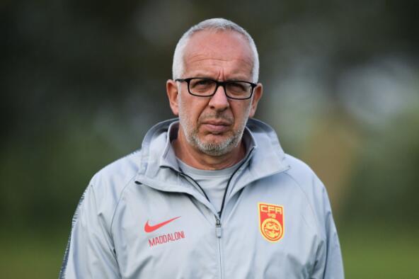 来中国辅佐多纳多尼冲超