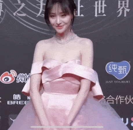 郑爽因太瘦了礼服往下掉看了模特穿的效果图终于明白了