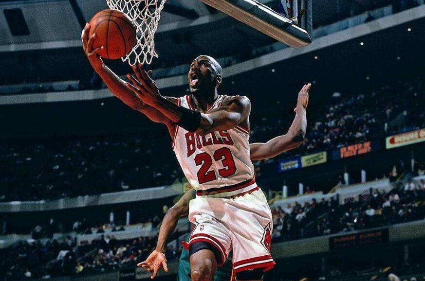 狗咬狗一嘴毛，巴克利怒怼追梦不算球星，“无冕之王”真没底气- 新闻头条