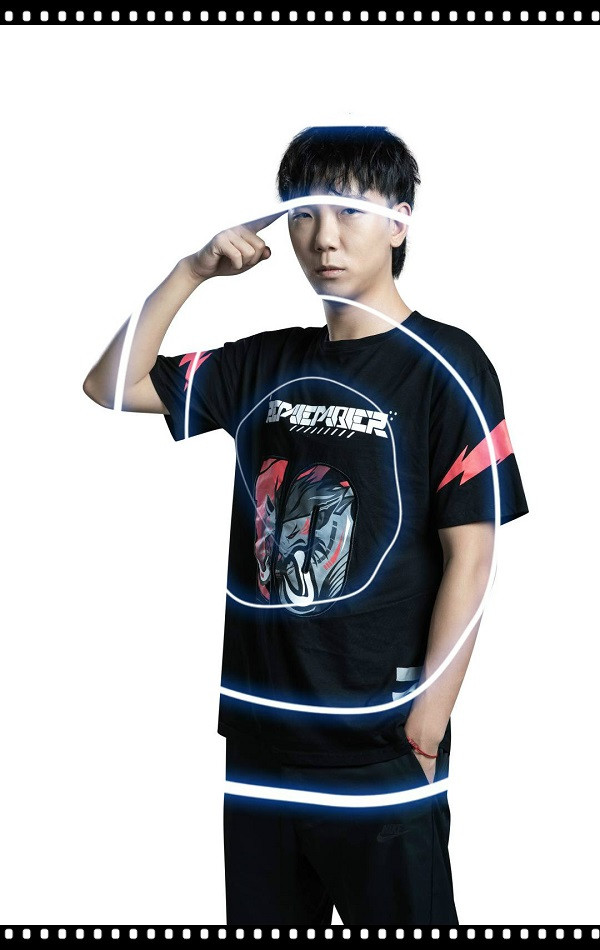 大米曾是cf比赛的裁判,后来经过个人的刻苦努力转型成为职业选手,被称