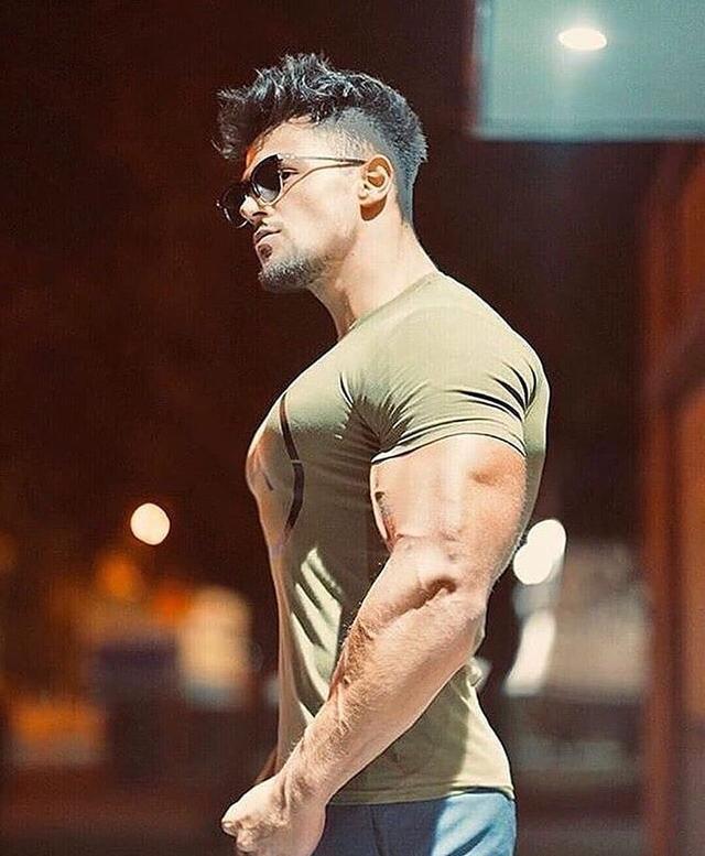 圆肩驼背的原因