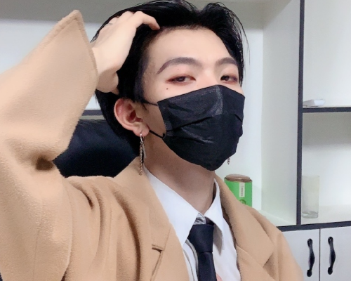 七鹤大人发文憧憬2020,却写错了一个最简单的字,自嘲没文化