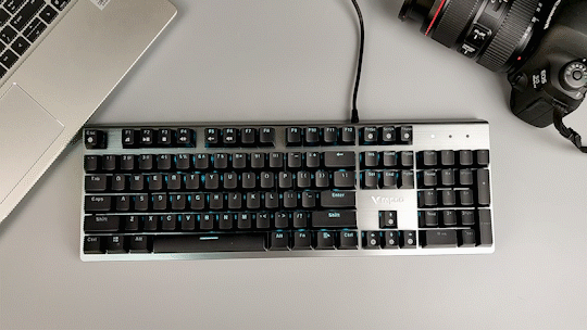 自主银轴防尘防水 雷柏v530背光机械键盘评测