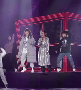 13年后首复出53岁田震现身湖南卫视与毛阿敏合唱金曲引回忆杀