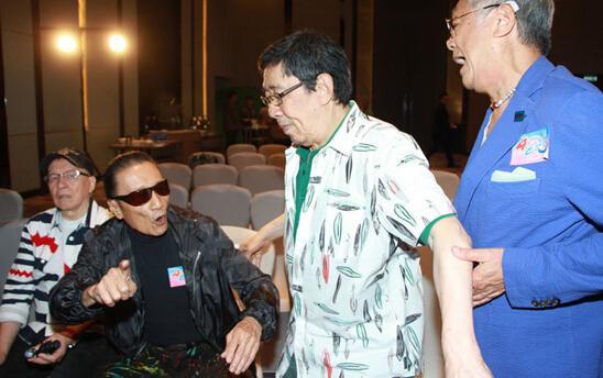 曾江被掌掴后主动向谢贤道歉