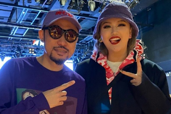 韩美娟赤木刚宪共同参加活动,二人戴口罩围的严严实实,注意安全