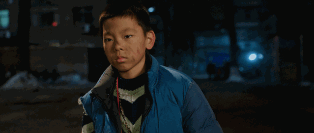 爸爸下楼喊李辉吃年夜饭见车竟然被儿子乱画一通便劈头盖脸地责蔓他