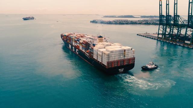 航拍新加坡港,世界最大的集装箱港口之一