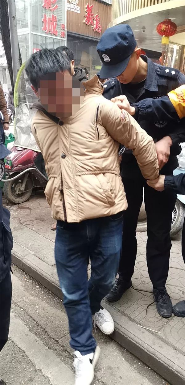 高安中山商贸城一男子被当场抓捕!