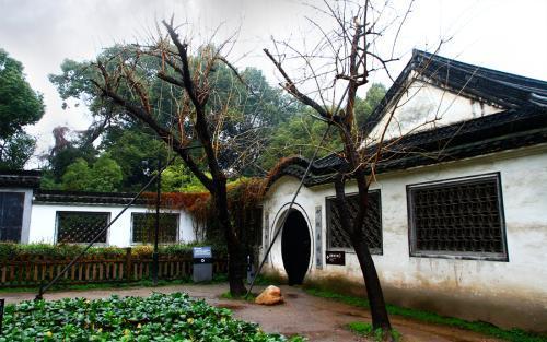 魯迅,周作人,百草園,三味書屋,朝花夕拾