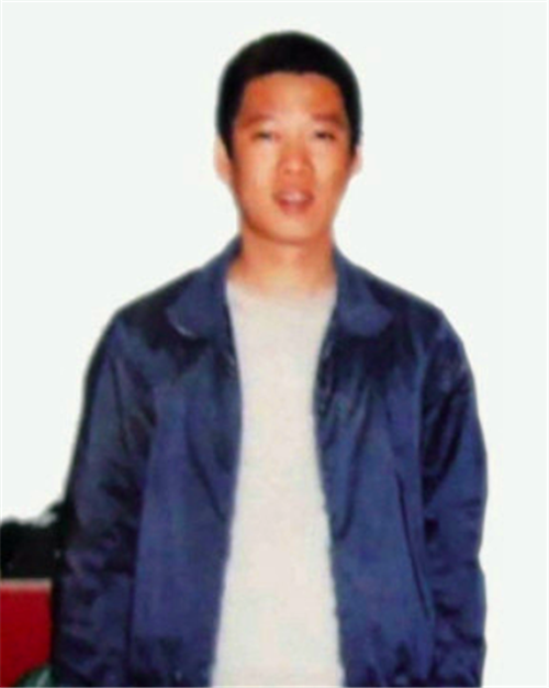 江南皮革厂倒闭?当年带漂亮小姨子逃跑的黄鹤,如今他过得怎样?