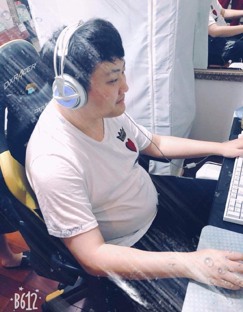 天蚕土豆爆粗口了!山泥若口嗨后影响,黑粉用土豆孩子p图催更