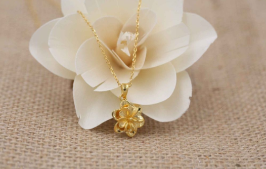 心理测试:三朵金花,哪一朵是真实存在的?测你今生被谁捧在手心